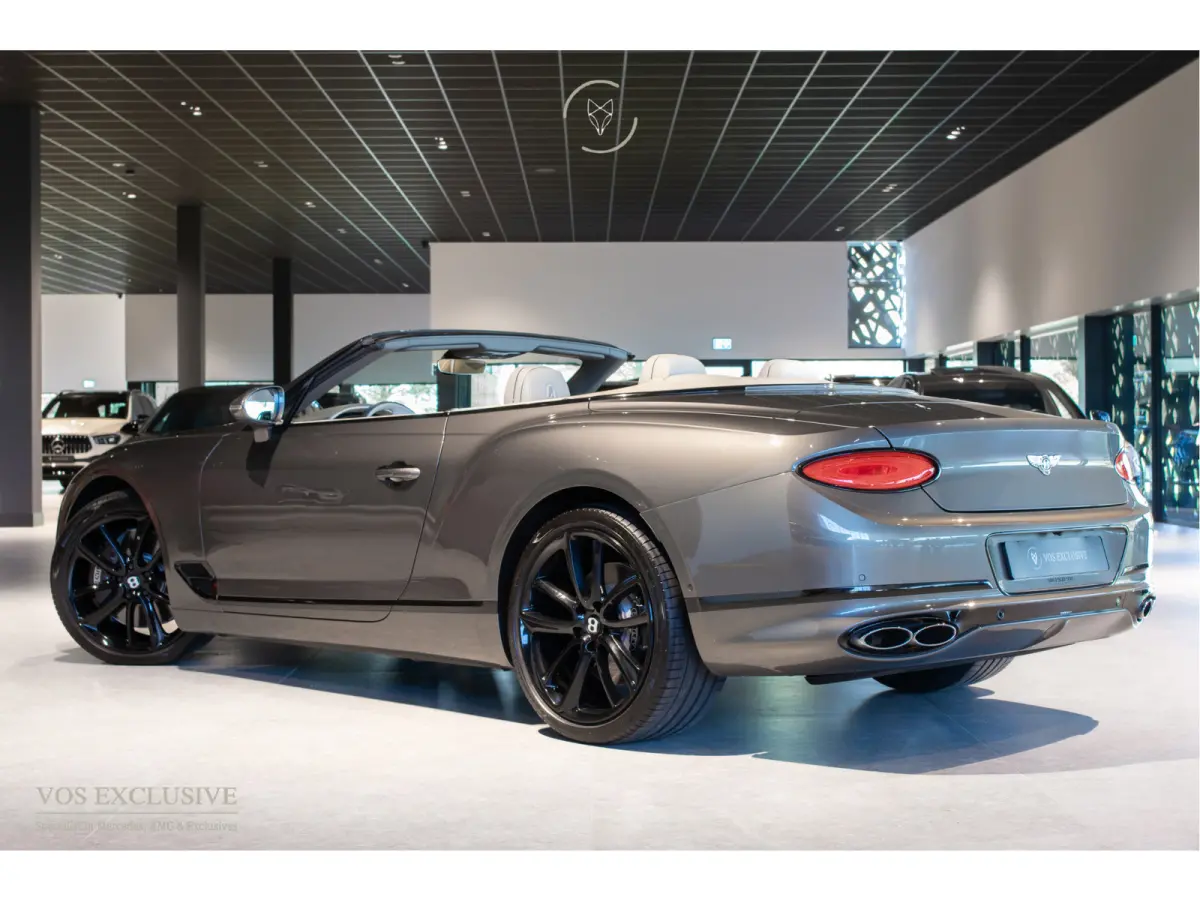 4.0 V8 Mulliner|Naim|Touring Specification|Dynamic Ride|Blackline|Softclose|Massage|Keyless|22''|ACC|360°|HUD