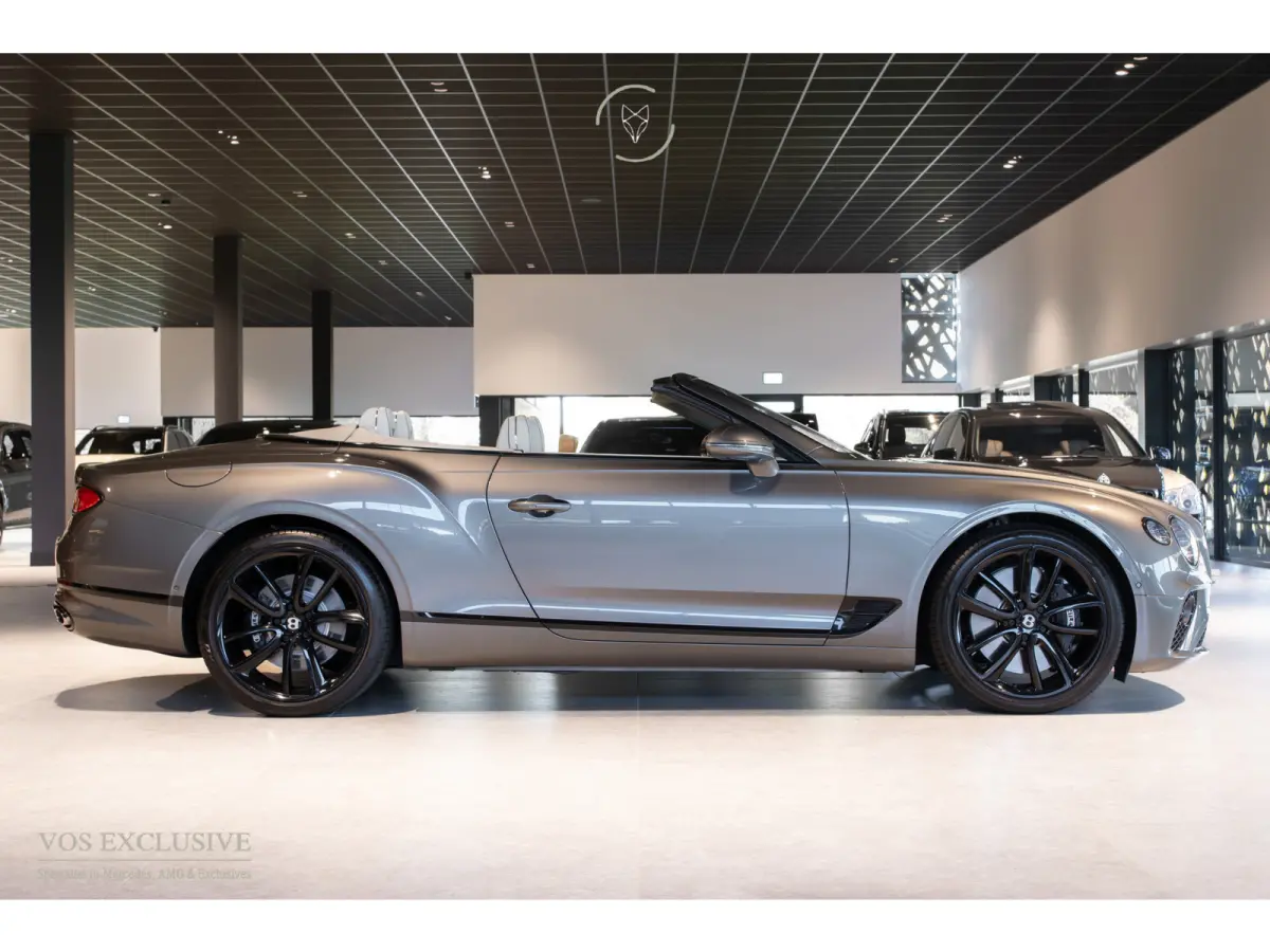 4.0 V8 Mulliner|Naim|Touring Specification|Dynamic Ride|Blackline|Softclose|Massage|Keyless|22''|ACC|360°|HUD
