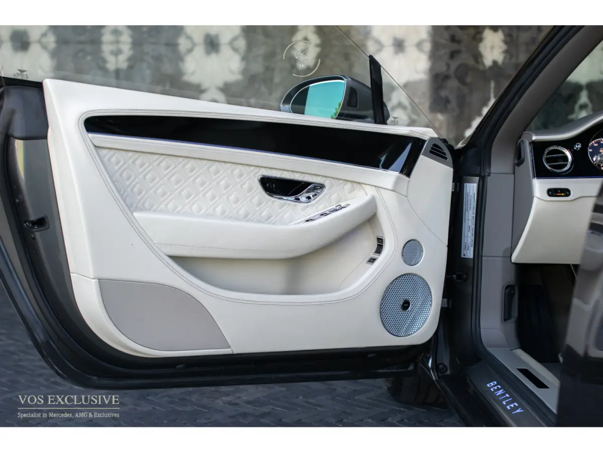 4.0 V8 Mulliner|Naim|Touring Specification|Dynamic Ride|Blackline|Softclose|Massage|Keyless|22''|ACC|360°|HUD