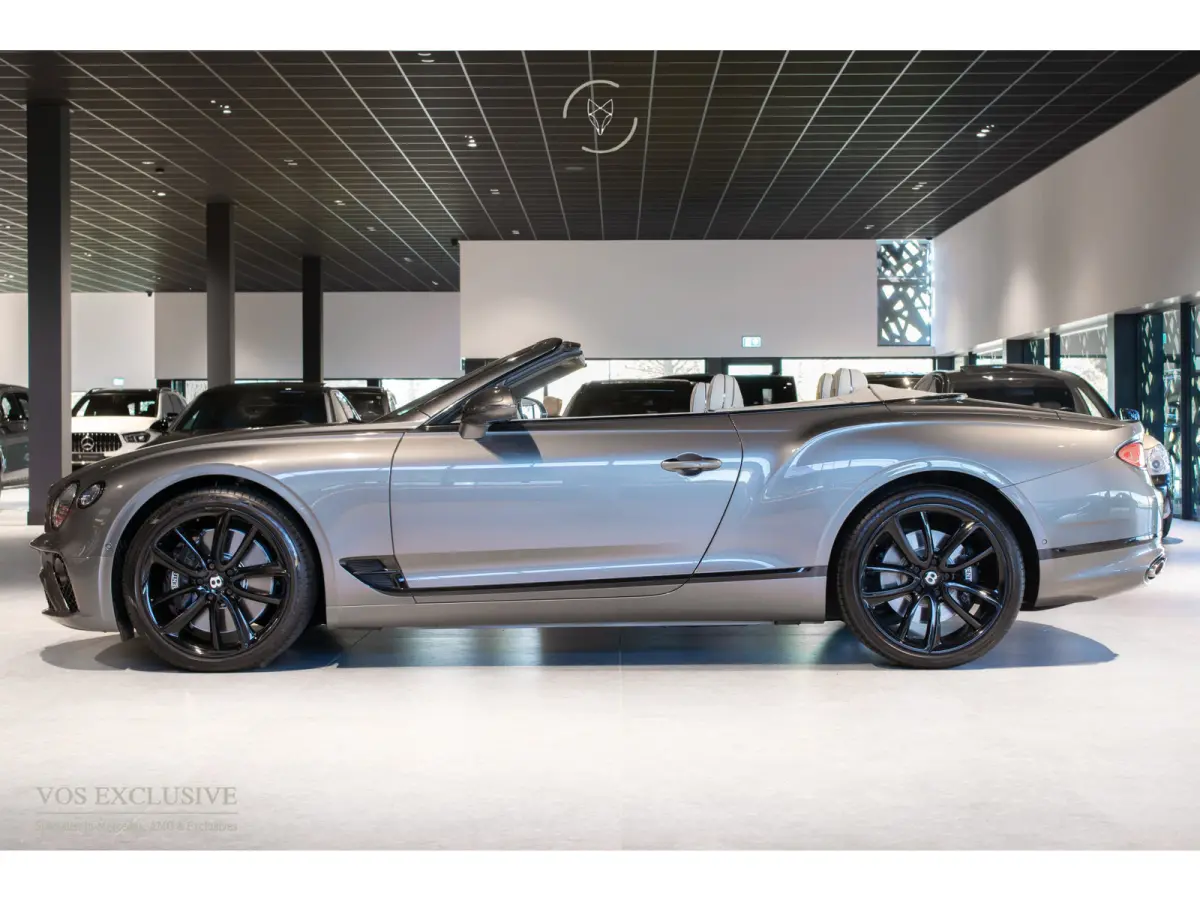4.0 V8 Mulliner|Naim|Touring Specification|Dynamic Ride|Blackline|Softclose|Massage|Keyless|22''|ACC|360°|HUD