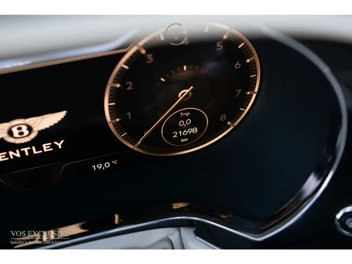 4.0 V8 Mulliner|Naim|Touring Specification|Dynamic Ride|Blackline|Softclose|Massage|Keyless|22''|ACC|360°|HUD