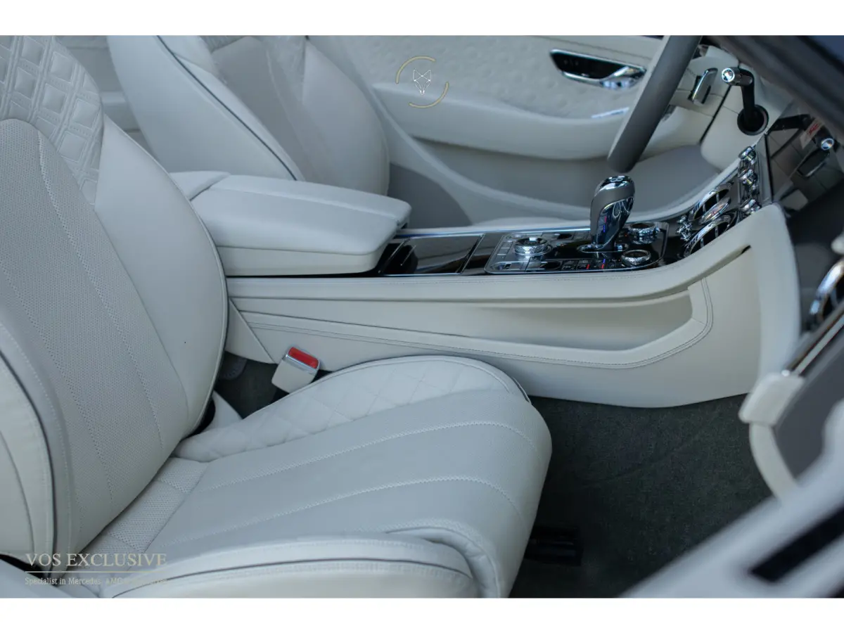 4.0 V8 Mulliner|Naim|Touring Specification|Dynamic Ride|Blackline|Softclose|Massage|Keyless|22''|ACC|360°|HUD