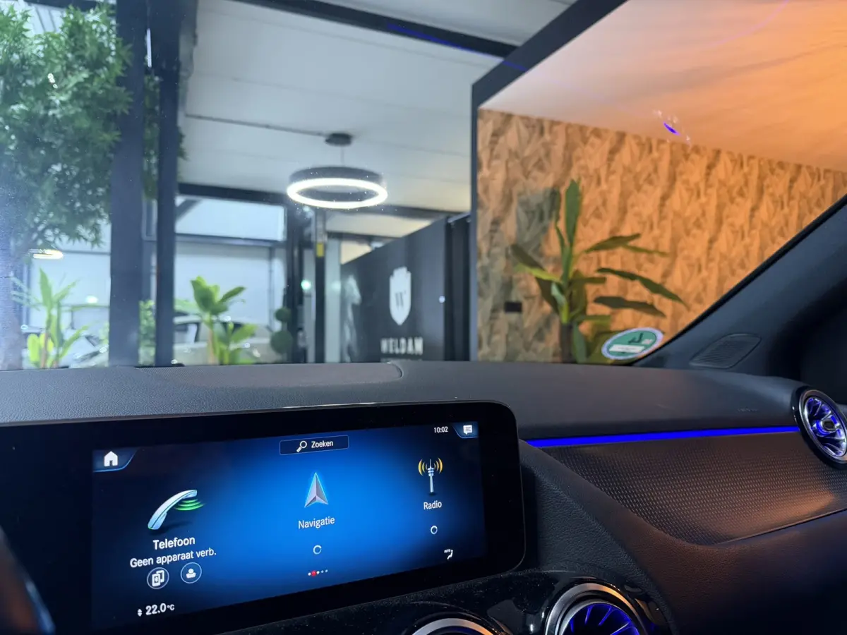 180 Business Solution|Matrix LED|MBUX|Virtual Cockpit|Half Leder|StoelVW|Elek. Achterklep|CarPlay|Rijklaar