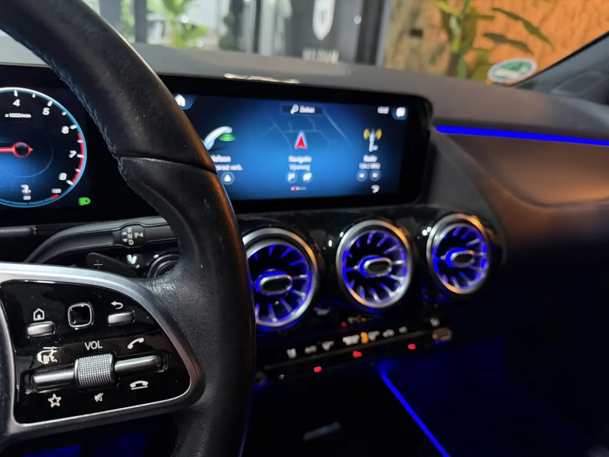 180 Business Solution|Matrix LED|MBUX|Virtual Cockpit|Half Leder|StoelVW|Elek. Achterklep|CarPlay|Rijklaar