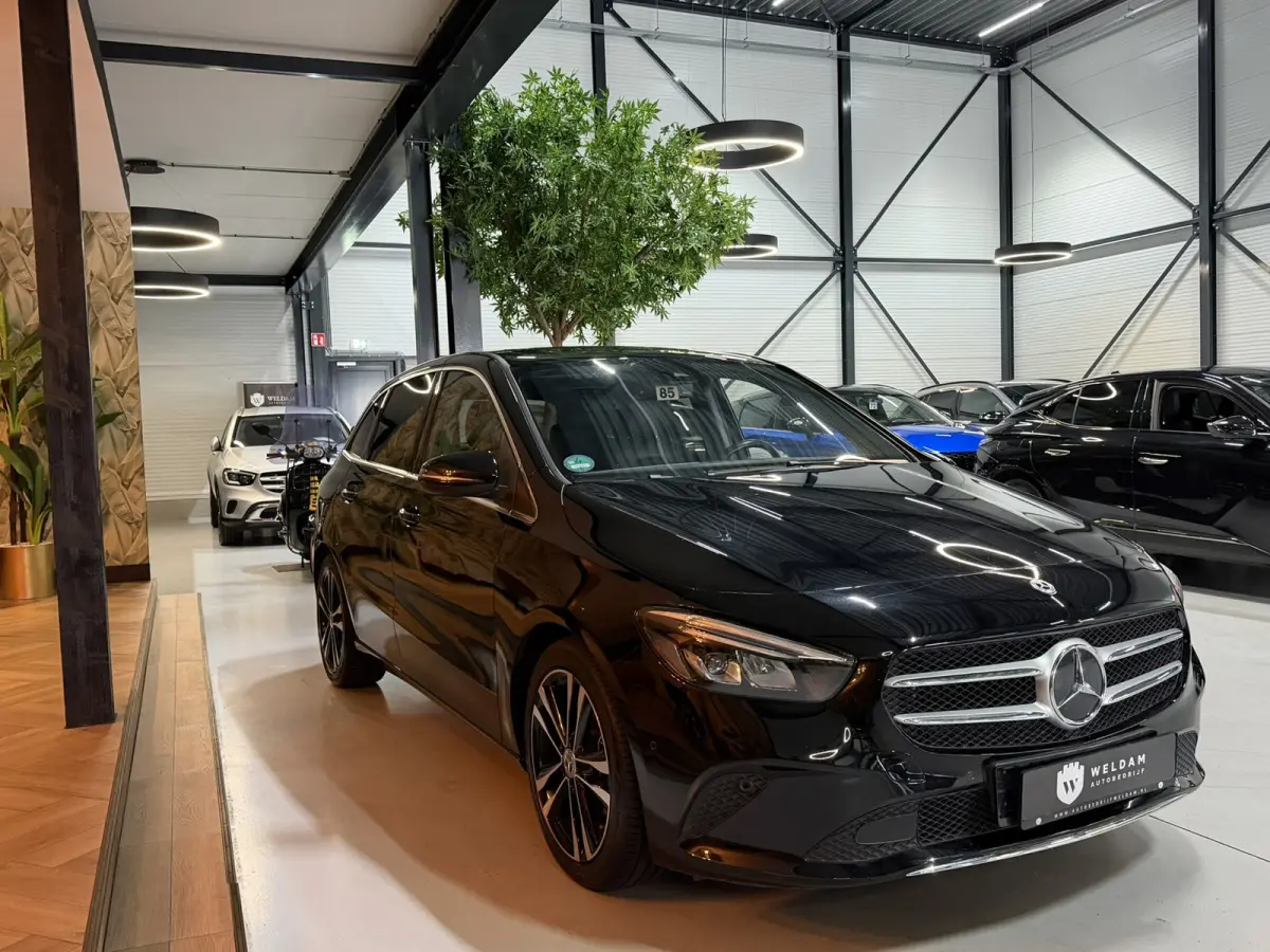 180 Business Solution|Matrix LED|MBUX|Virtual Cockpit|Half Leder|StoelVW|Elek. Achterklep|CarPlay|Rijklaar