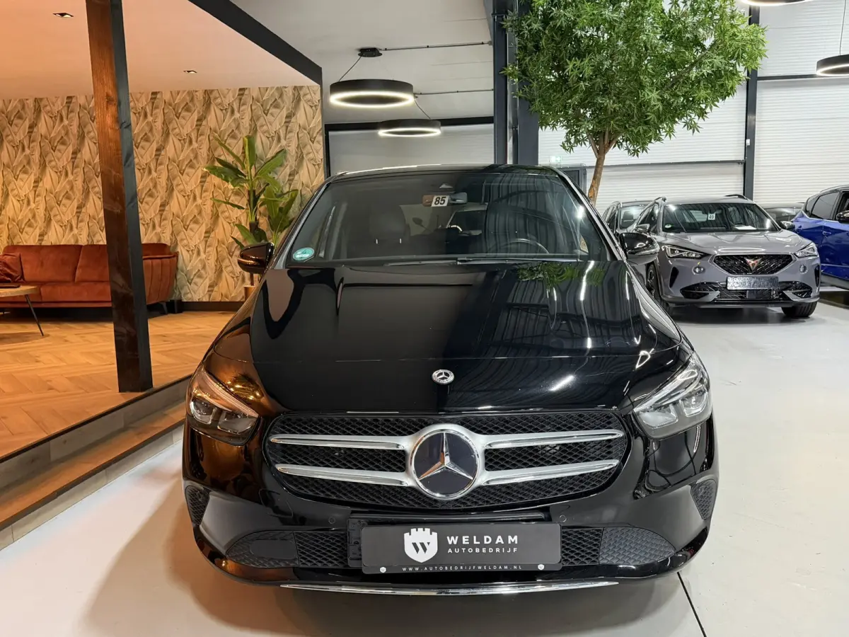 180 Business Solution|Matrix LED|MBUX|Virtual Cockpit|Half Leder|StoelVW|Elek. Achterklep|CarPlay|Rijklaar