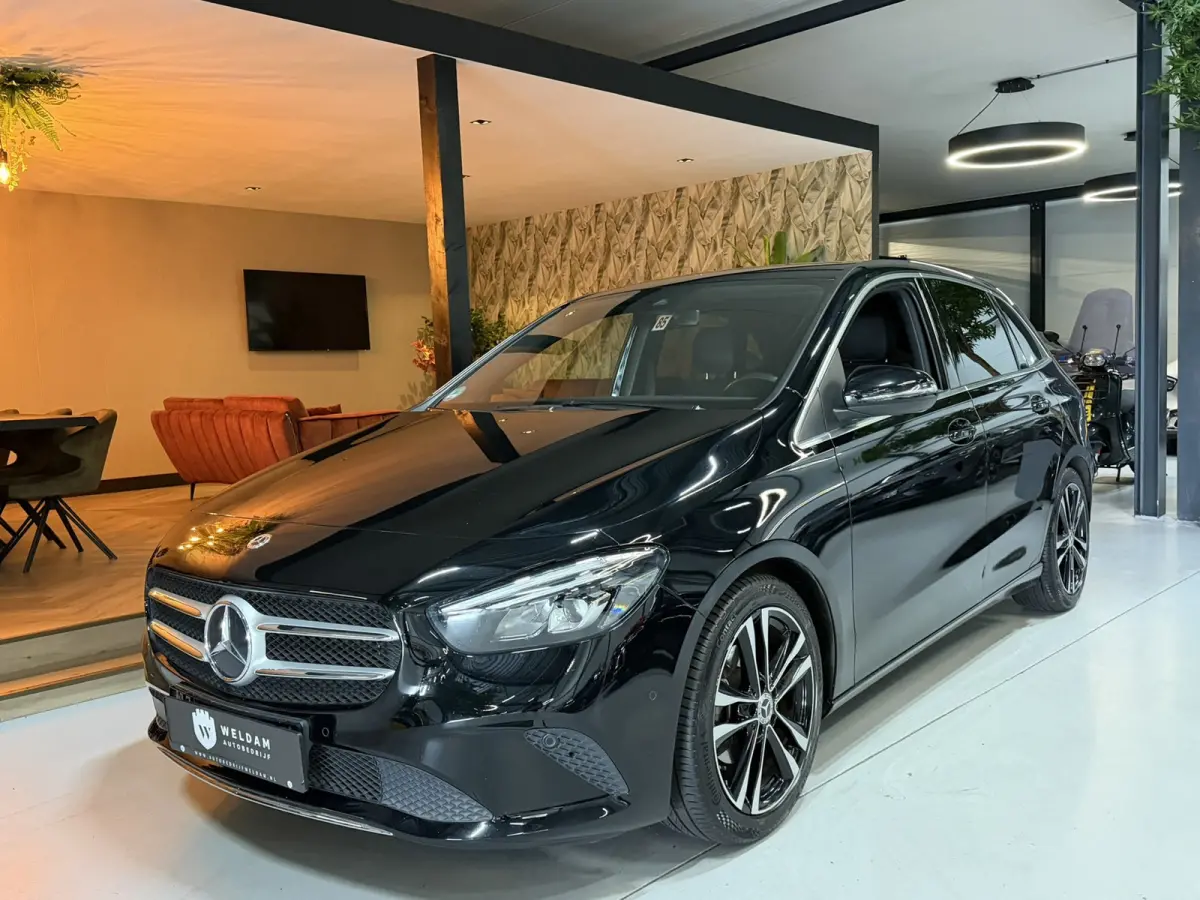 180 Business Solution|Matrix LED|MBUX|Virtual Cockpit|Half Leder|StoelVW|Elek. Achterklep|CarPlay|Rijklaar
