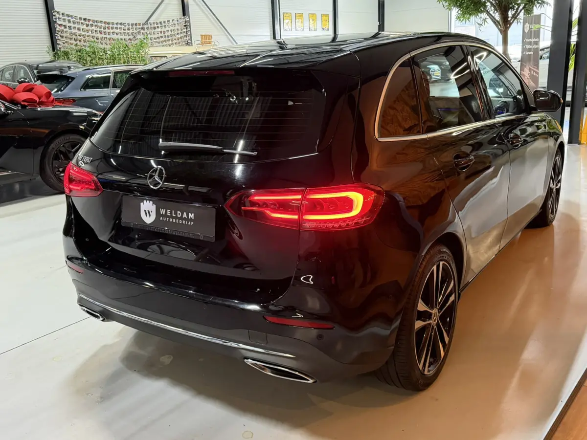 180 Business Solution|Matrix LED|MBUX|Virtual Cockpit|Half Leder|StoelVW|Elek. Achterklep|CarPlay|Rijklaar