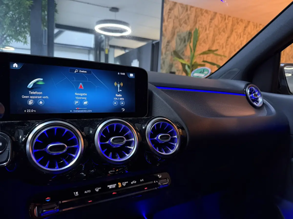 180 Business Solution|Matrix LED|MBUX|Virtual Cockpit|Half Leder|StoelVW|Elek. Achterklep|CarPlay|Rijklaar