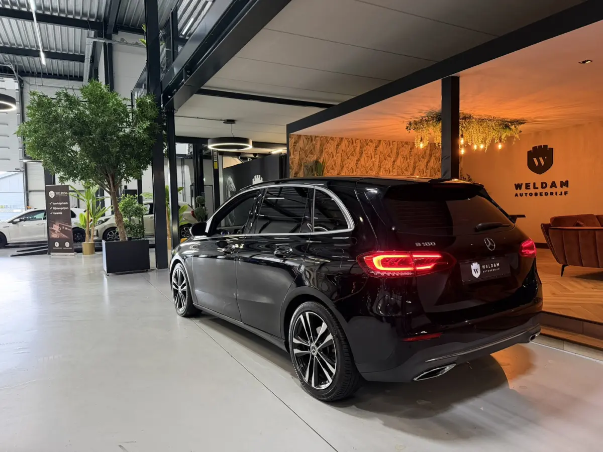 180 Business Solution|Matrix LED|MBUX|Virtual Cockpit|Half Leder|StoelVW|Elek. Achterklep|CarPlay|Rijklaar