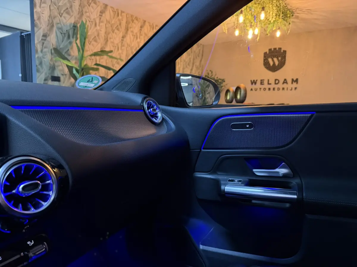 180 Business Solution|Matrix LED|MBUX|Virtual Cockpit|Half Leder|StoelVW|Elek. Achterklep|CarPlay|Rijklaar