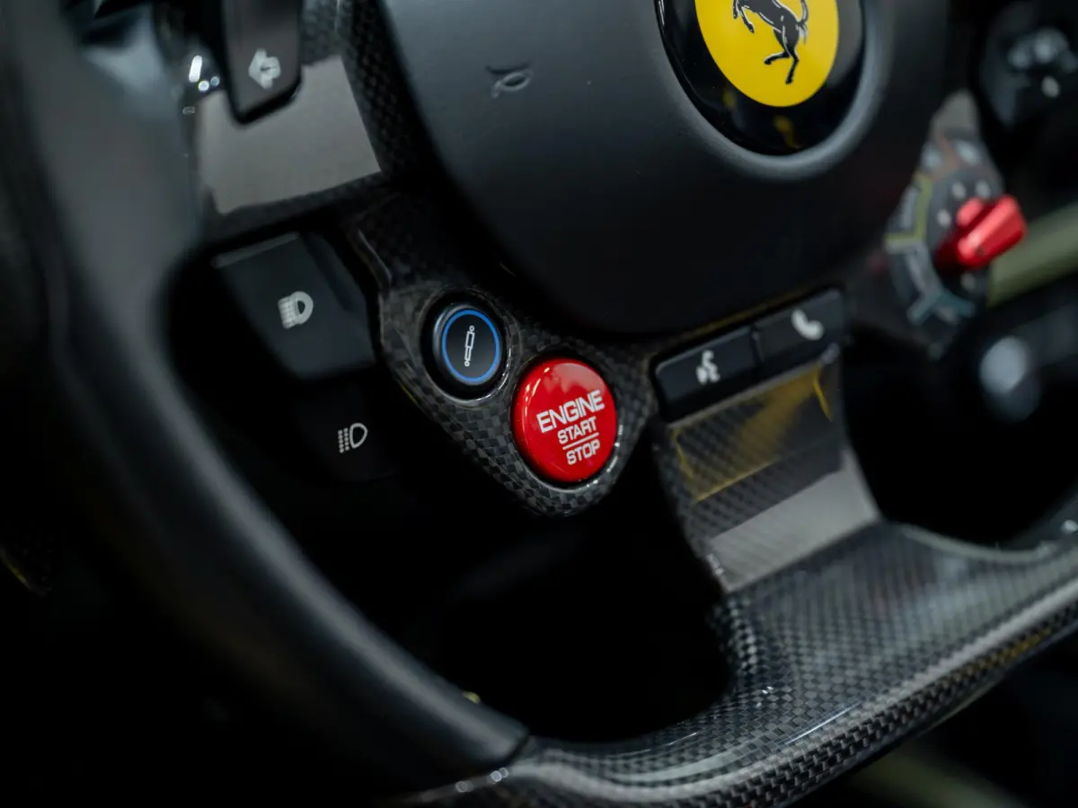 3.9 V8 HELE | Lift | Carbon | Racing Seats | Camera |
