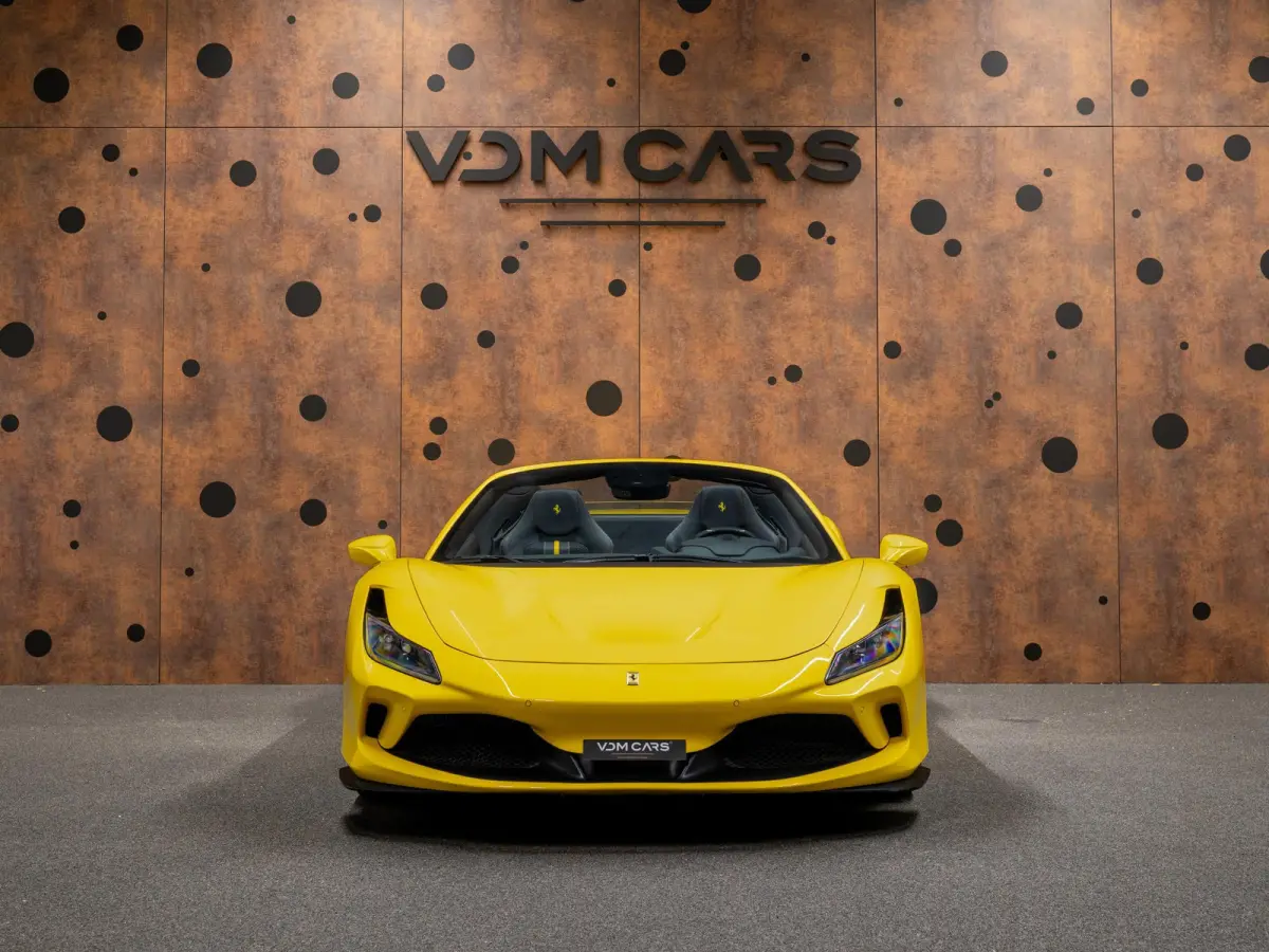 3.9 V8 HELE | Lift | Carbon | Racing Seats | Camera |