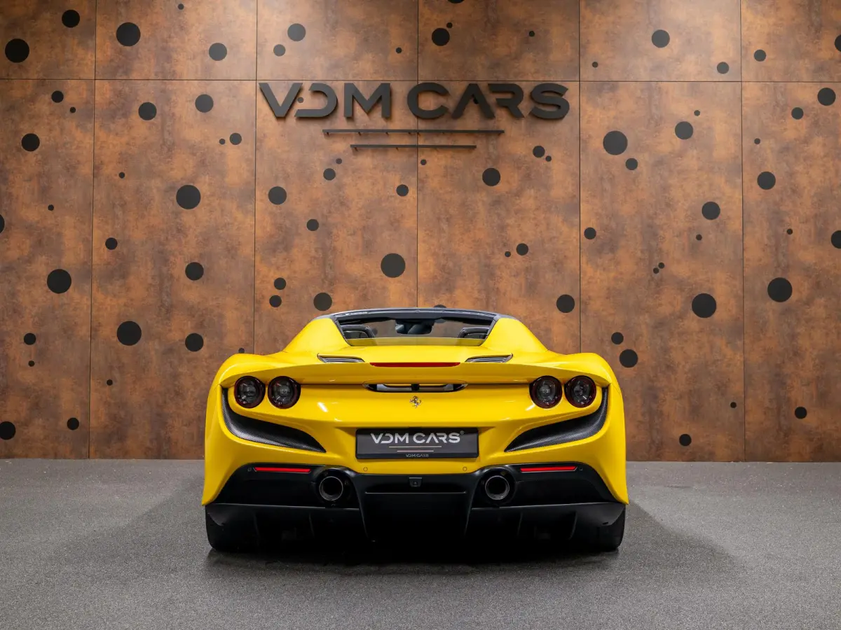 3.9 V8 HELE | Lift | Carbon | Racing Seats | Camera |