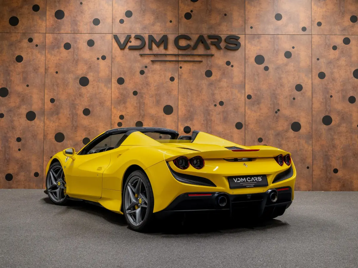 3.9 V8 HELE | Lift | Carbon | Racing Seats | Camera |