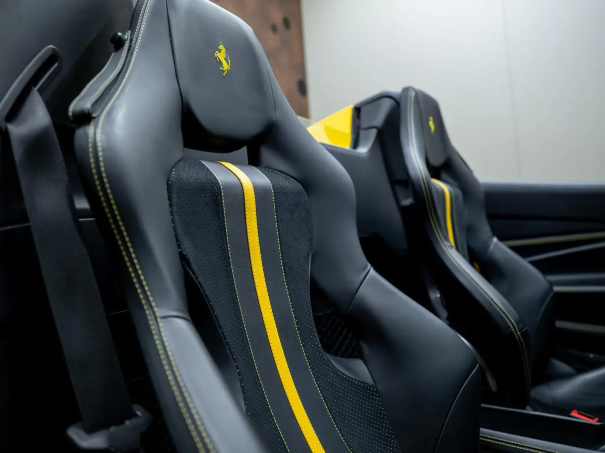 3.9 V8 HELE | Lift | Carbon | Racing Seats | Camera |