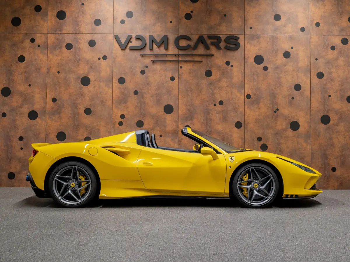 3.9 V8 HELE | Lift | Carbon | Racing Seats | Camera |