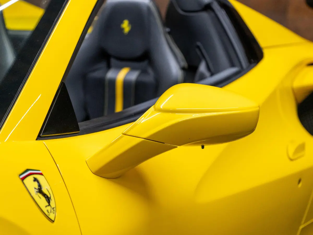 3.9 V8 HELE | Lift | Carbon | Racing Seats | Camera |