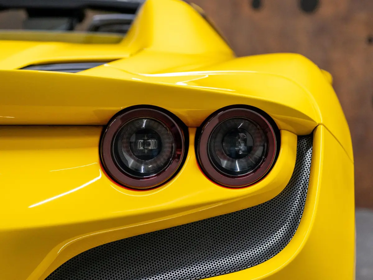 3.9 V8 HELE | Lift | Carbon | Racing Seats | Camera |