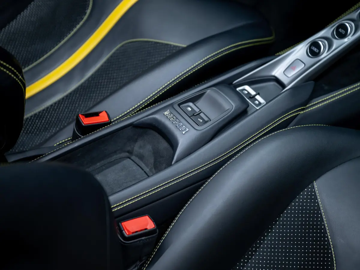 3.9 V8 HELE | Lift | Carbon | Racing Seats | Camera |