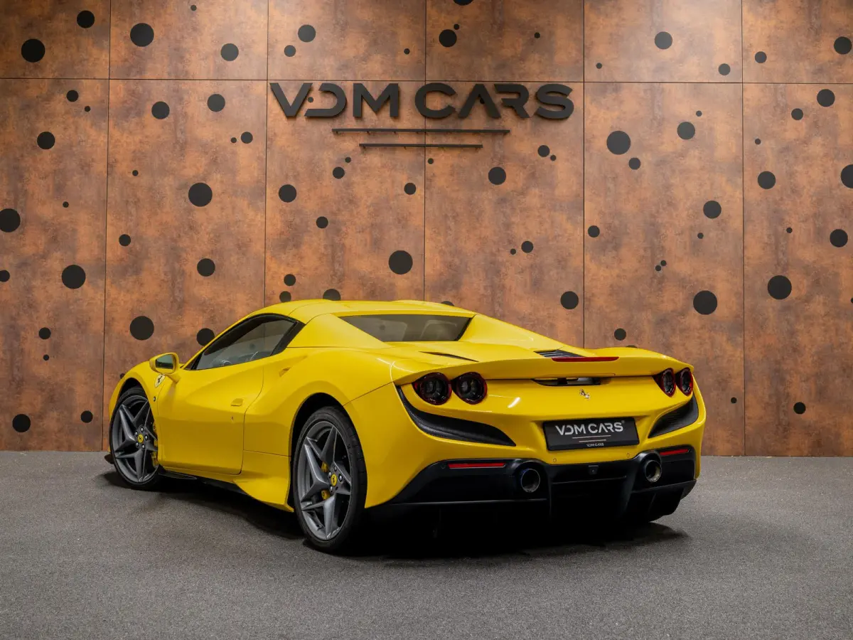 3.9 V8 HELE | Lift | Carbon | Racing Seats | Camera |