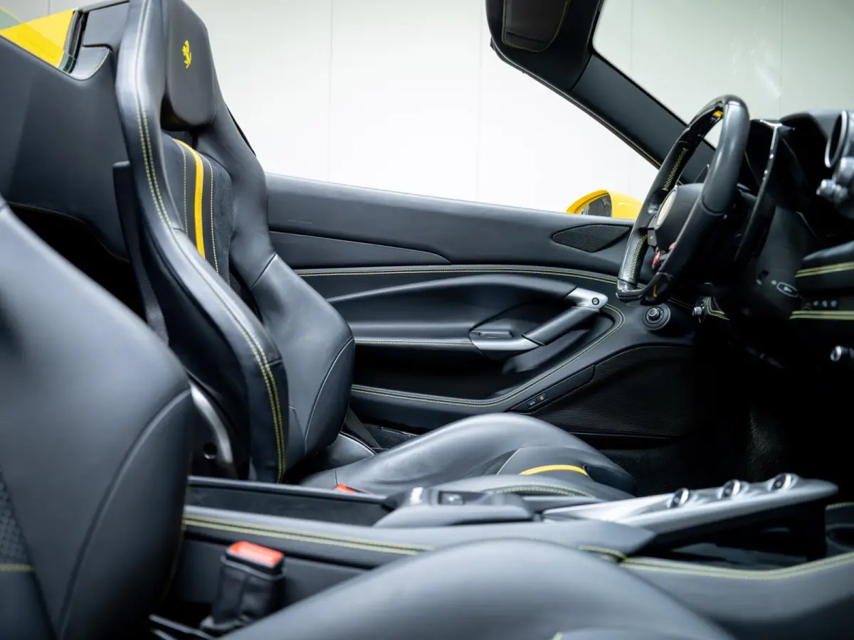 3.9 V8 HELE | Lift | Carbon | Racing Seats | Camera |