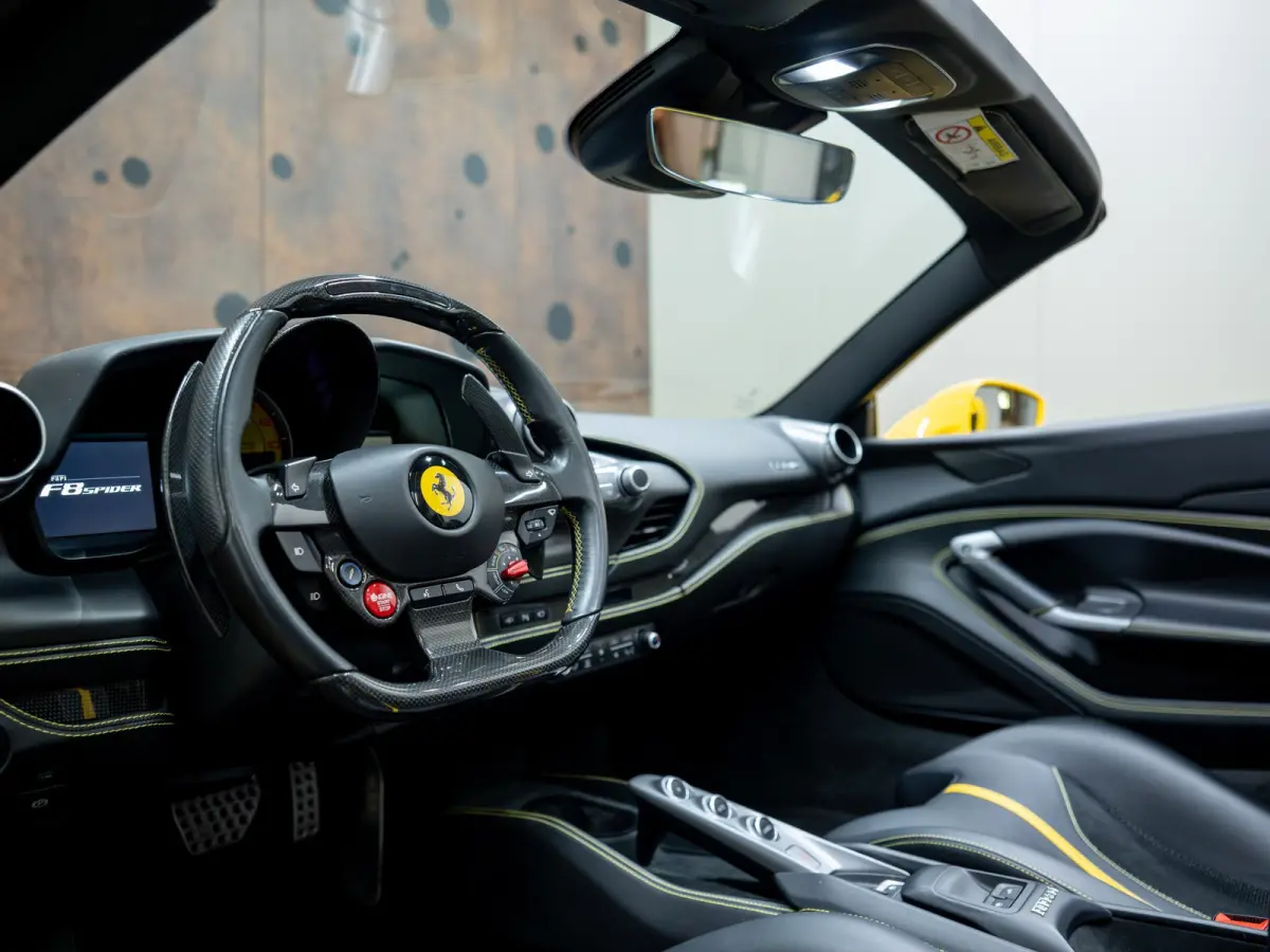 3.9 V8 HELE | Lift | Carbon | Racing Seats | Camera |