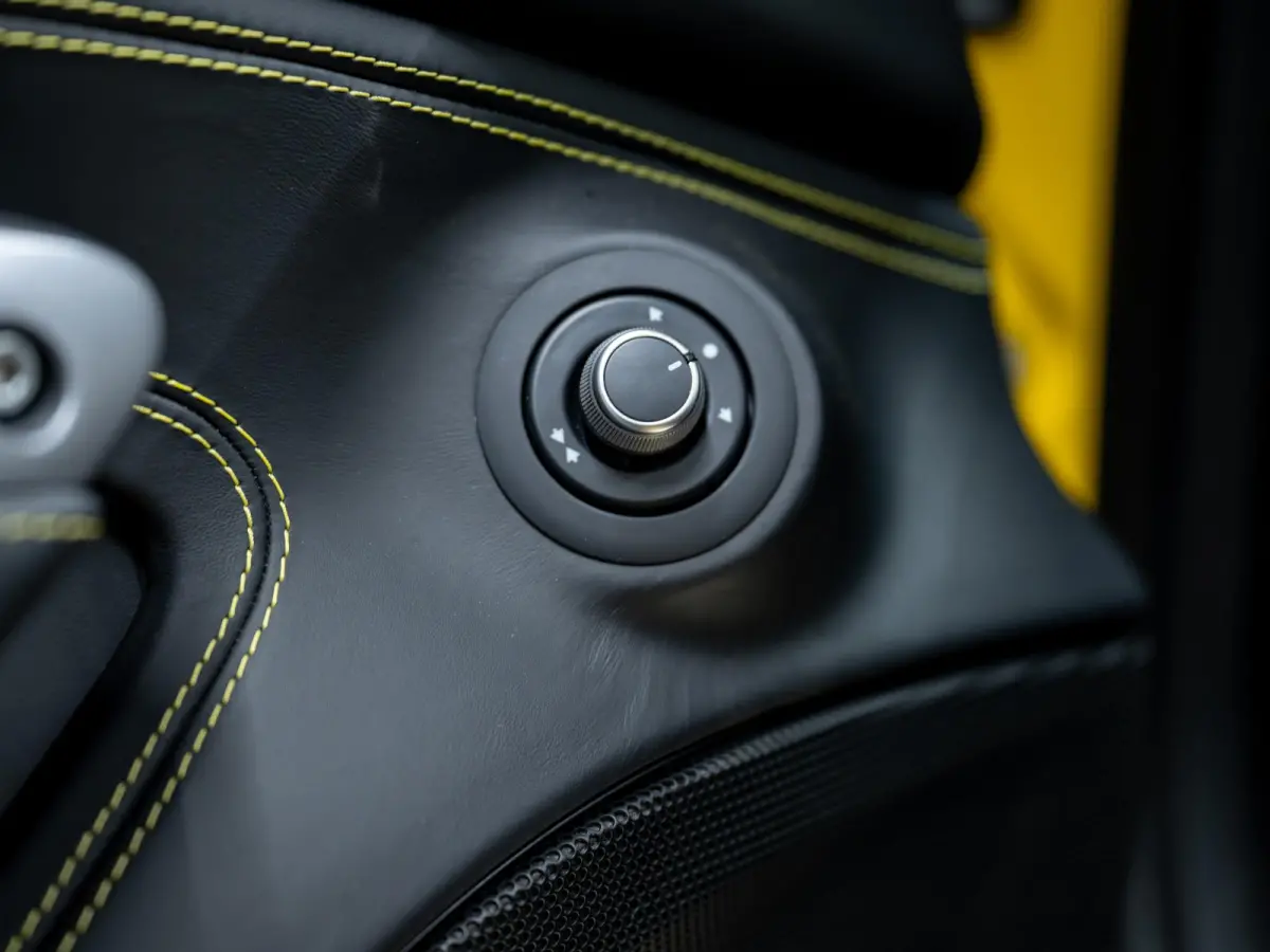 3.9 V8 HELE | Lift | Carbon | Racing Seats | Camera |