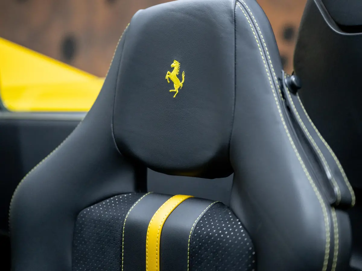 3.9 V8 HELE | Lift | Carbon | Racing Seats | Camera |
