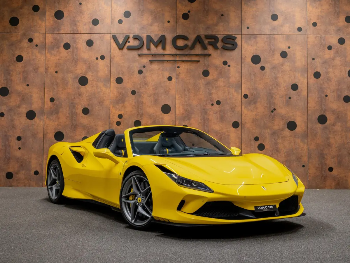 3.9 V8 HELE | Lift | Carbon | Racing Seats | Camera |
