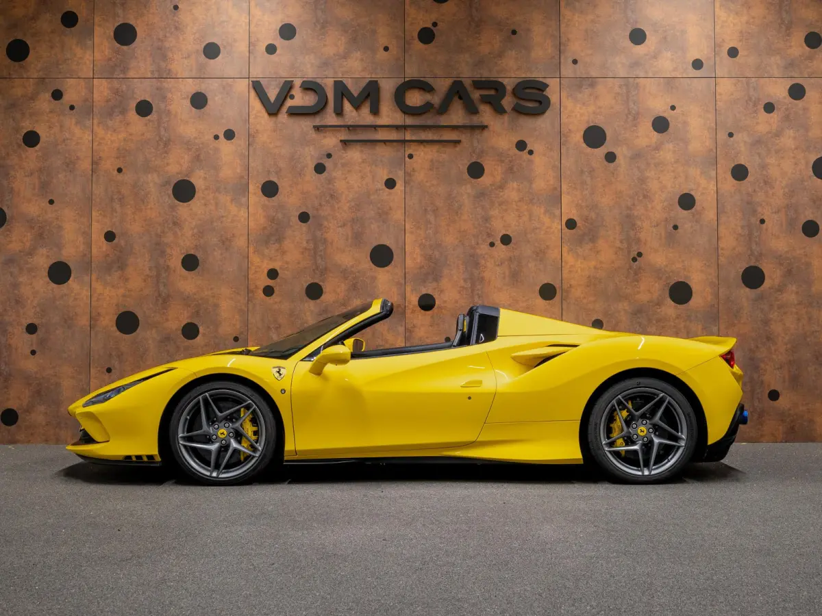 3.9 V8 HELE | Lift | Carbon | Racing Seats | Camera |
