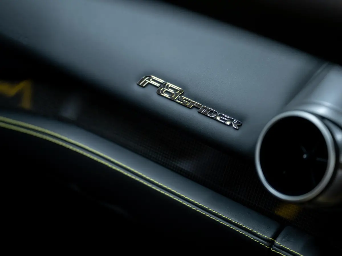 3.9 V8 HELE | Lift | Carbon | Racing Seats | Camera |