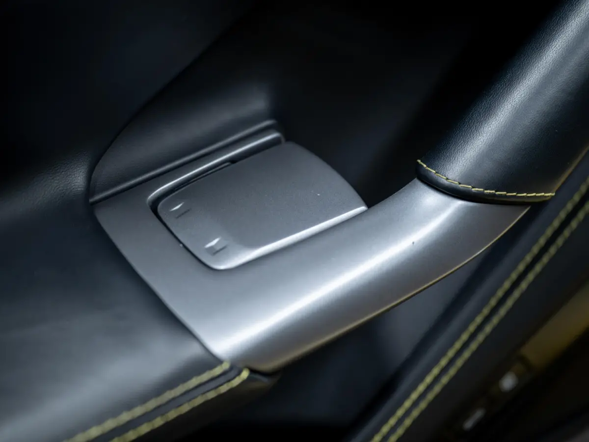 3.9 V8 HELE | Lift | Carbon | Racing Seats | Camera |