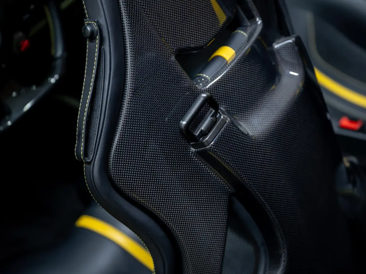3.9 V8 HELE | Lift | Carbon | Racing Seats | Camera |