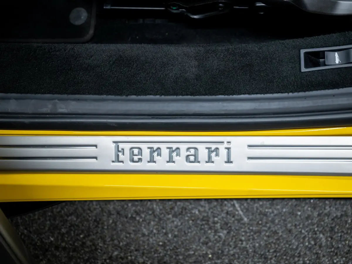 3.9 V8 HELE | Lift | Carbon | Racing Seats | Camera |