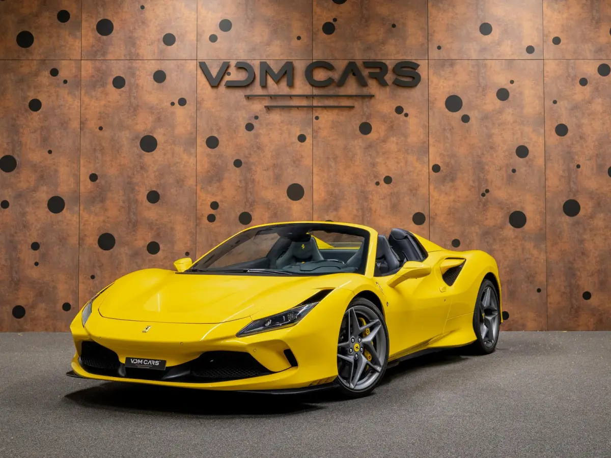 3.9 V8 HELE | Lift | Carbon | Racing Seats | Camera |