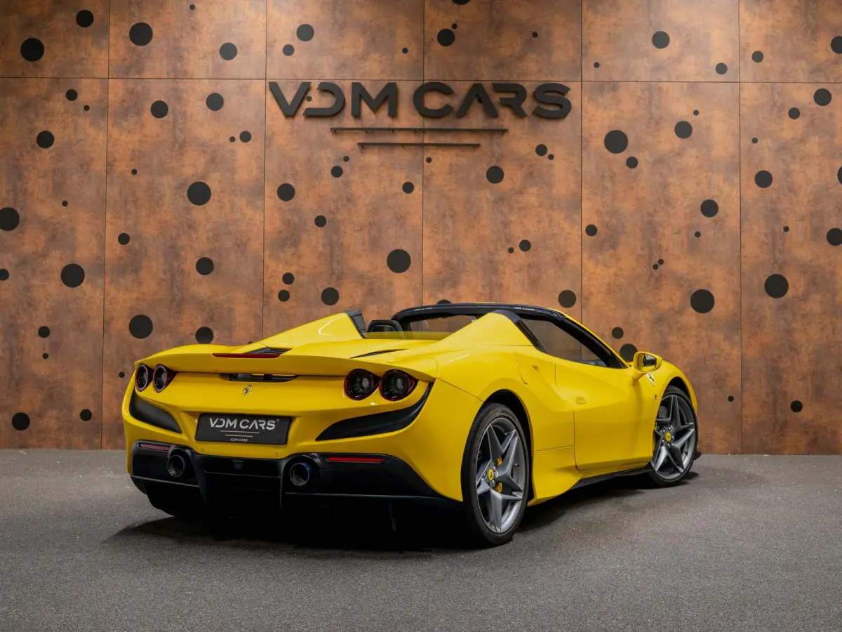 3.9 V8 HELE | Lift | Carbon | Racing Seats | Camera |