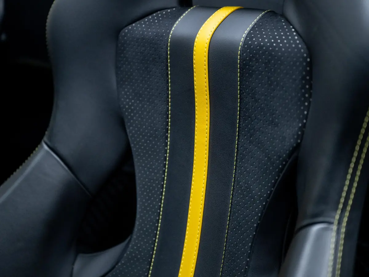 3.9 V8 HELE | Lift | Carbon | Racing Seats | Camera |