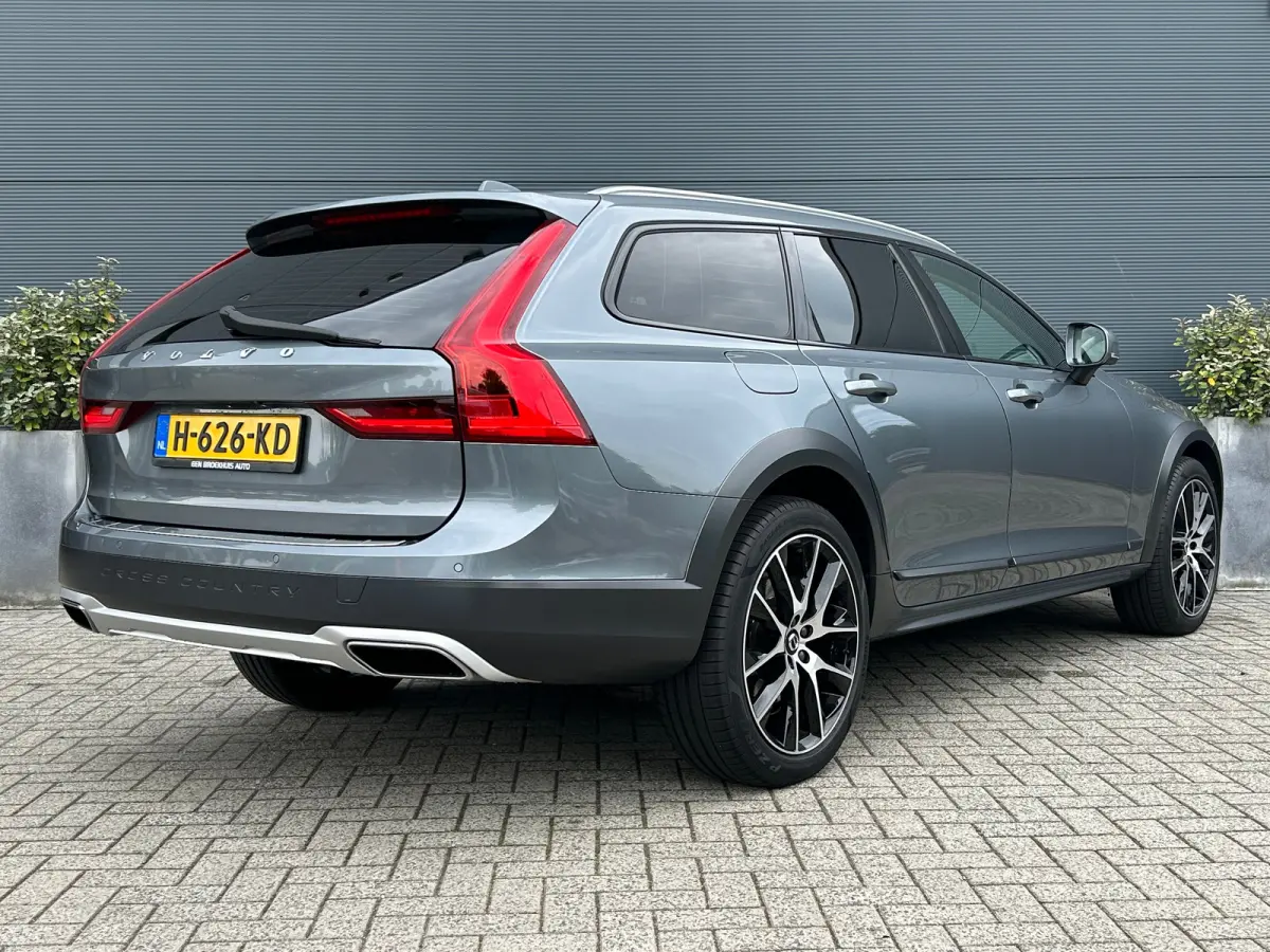 2.0 T5 AWD Pro | Trekhaak | Luchtvering | Camera | Memory | Pilot Assist | Standkachel |