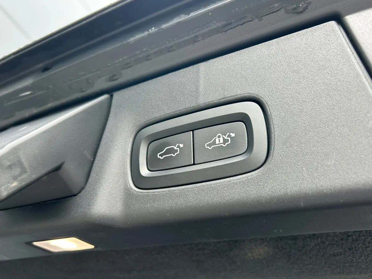 2.0 T5 AWD Pro | Trekhaak | Luchtvering | Camera | Memory | Pilot Assist | Standkachel |