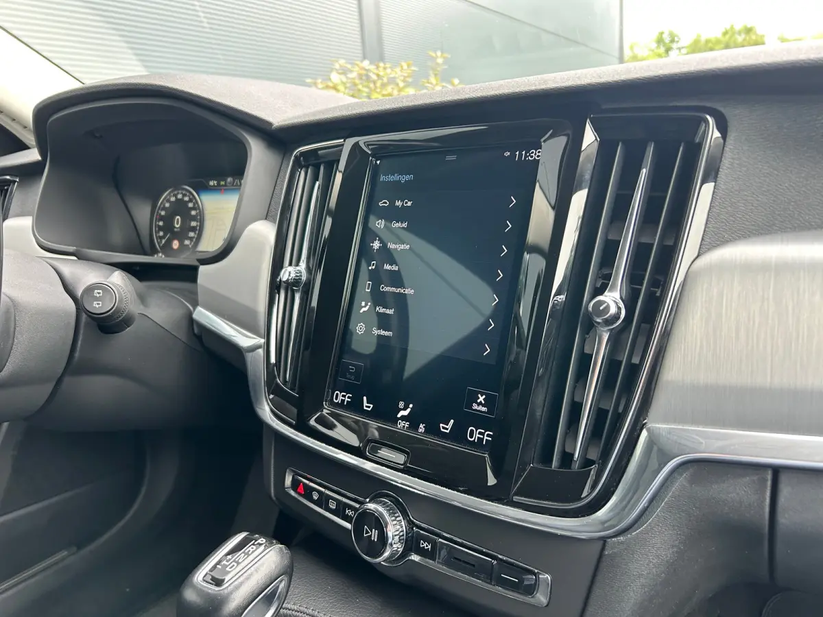 2.0 T5 AWD Pro | Trekhaak | Luchtvering | Camera | Memory | Pilot Assist | Standkachel |