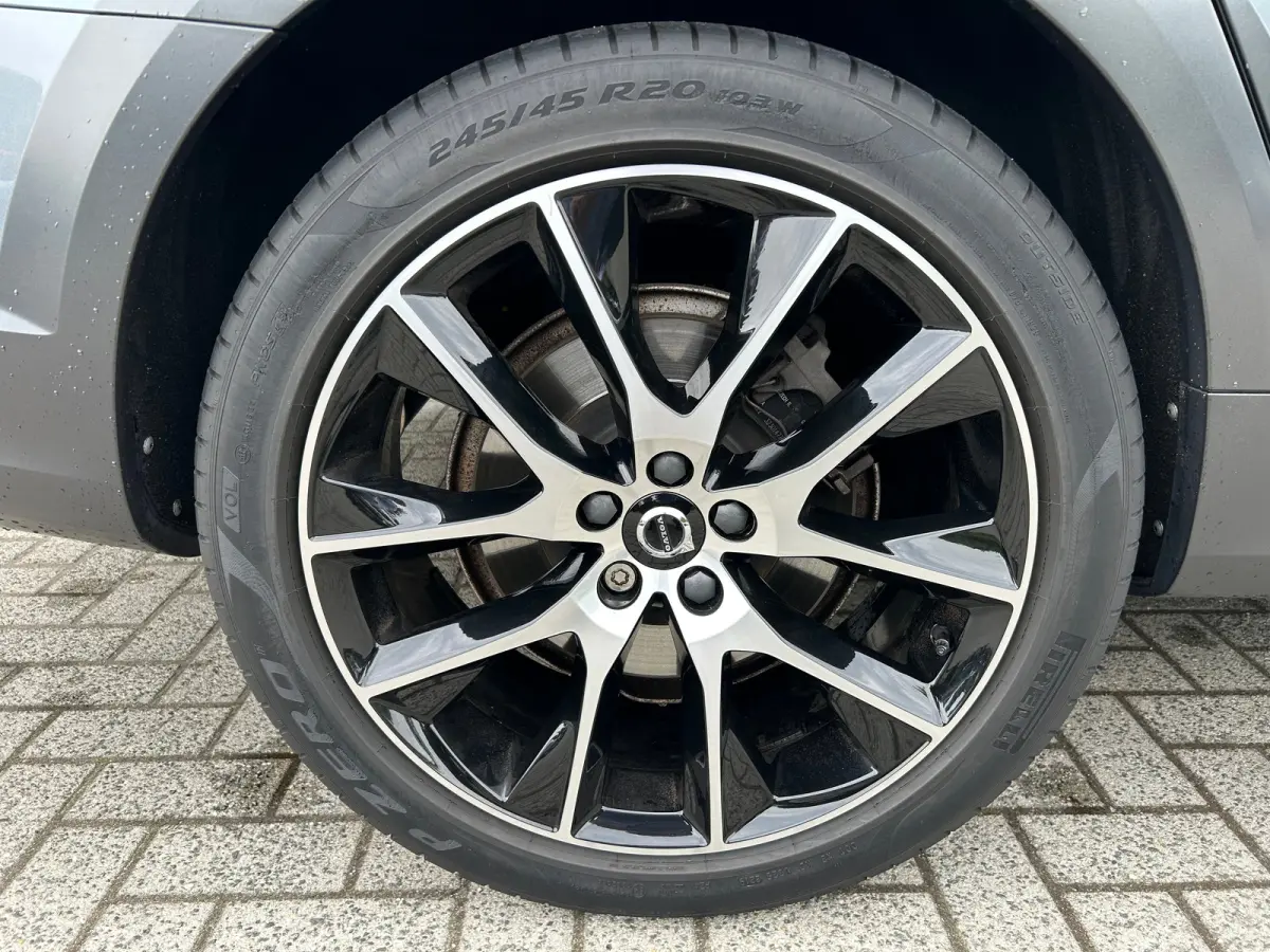 2.0 T5 AWD Pro | Trekhaak | Luchtvering | Camera | Memory | Pilot Assist | Standkachel |