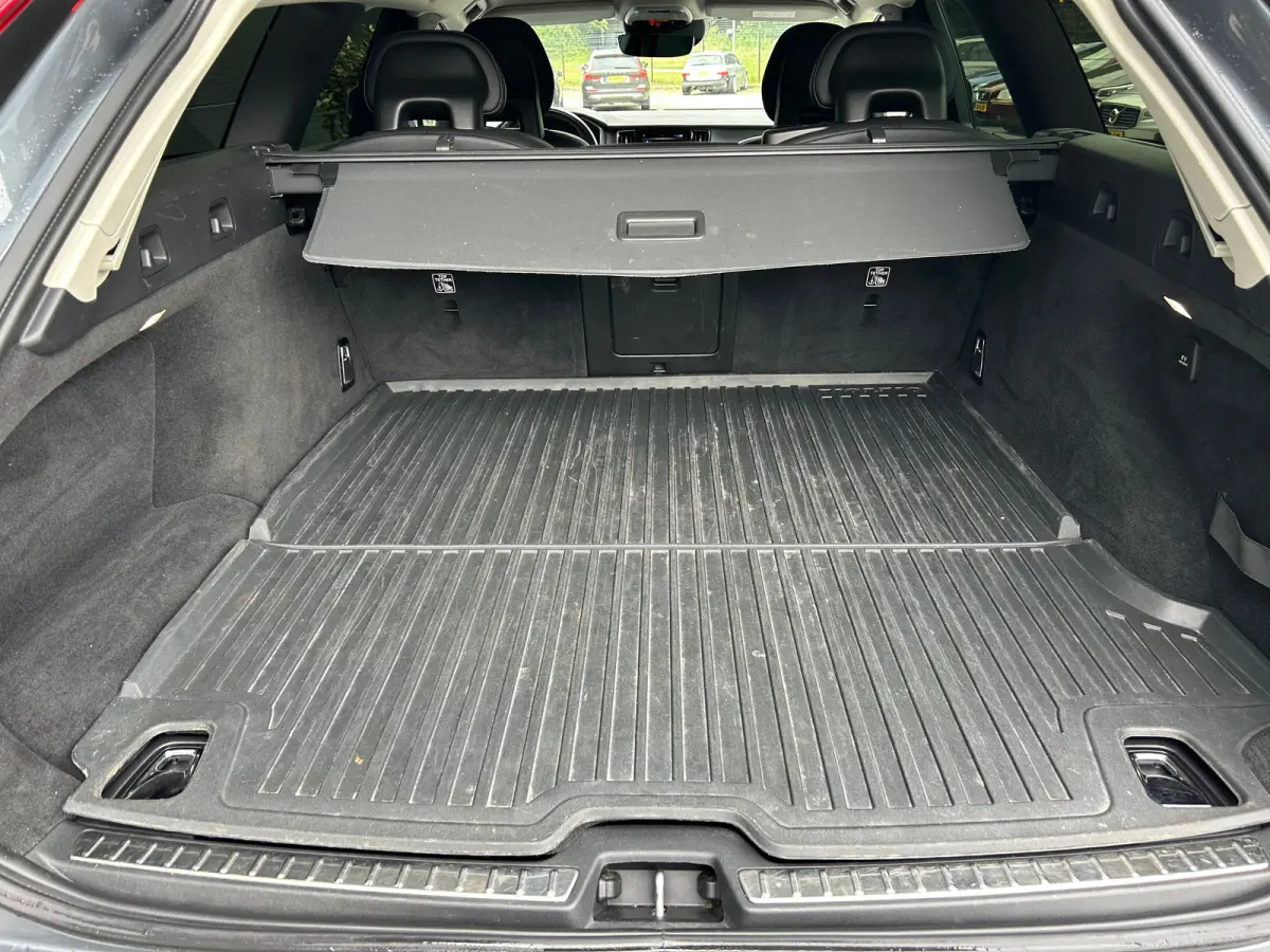 2.0 T5 AWD Pro | Trekhaak | Luchtvering | Camera | Memory | Pilot Assist | Standkachel |