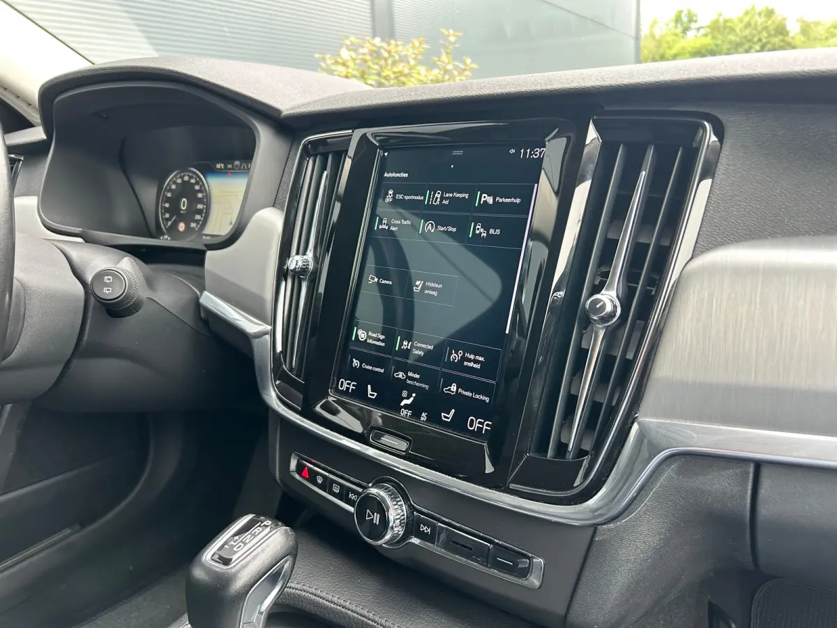 2.0 T5 AWD Pro | Trekhaak | Luchtvering | Camera | Memory | Pilot Assist | Standkachel |