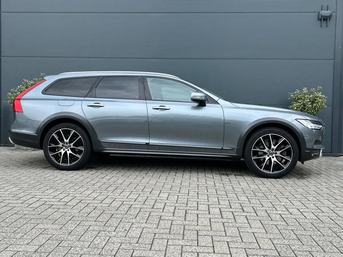 2.0 T5 AWD Pro | Trekhaak | Luchtvering | Camera | Memory | Pilot Assist | Standkachel |
