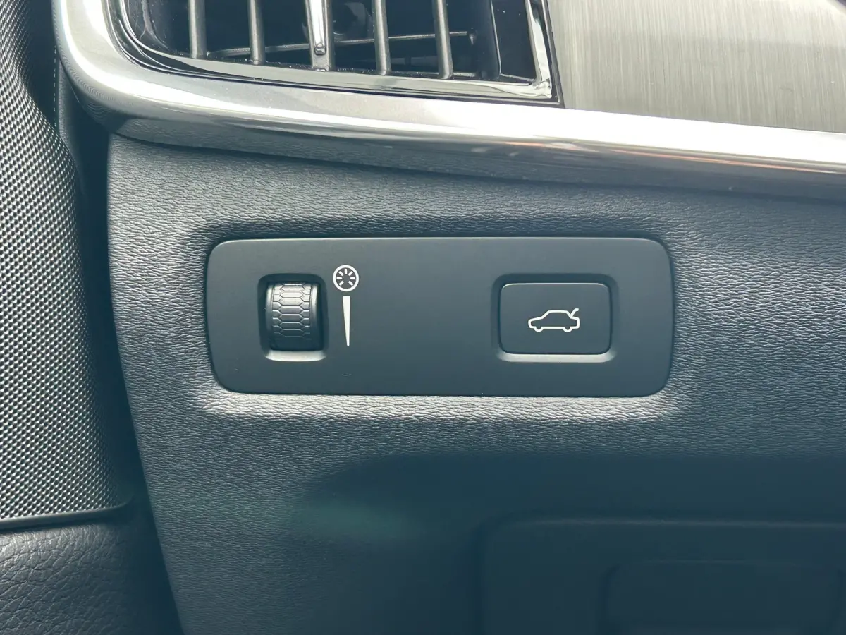 2.0 T5 AWD Pro | Trekhaak | Luchtvering | Camera | Memory | Pilot Assist | Standkachel |