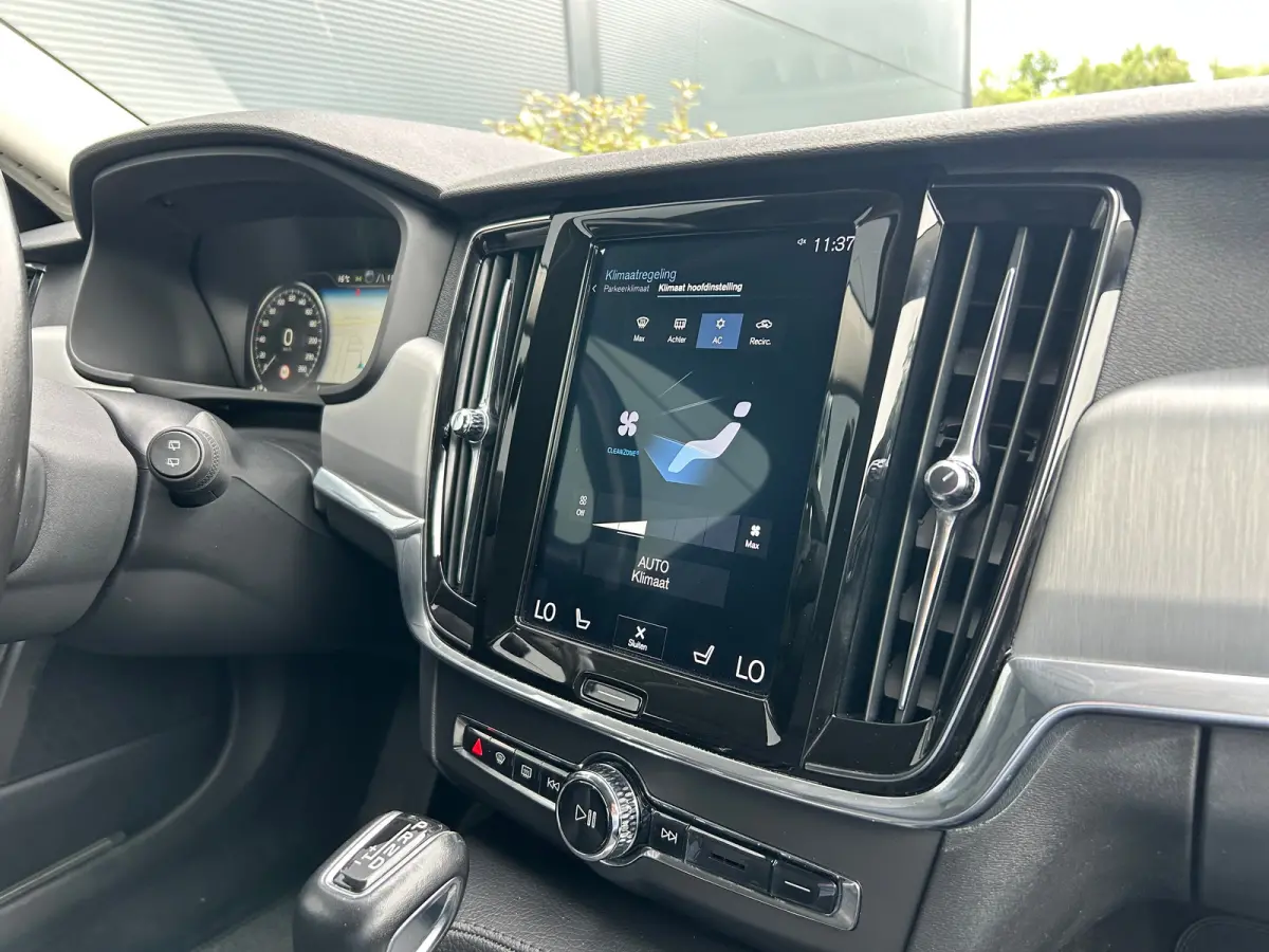 2.0 T5 AWD Pro | Trekhaak | Luchtvering | Camera | Memory | Pilot Assist | Standkachel |