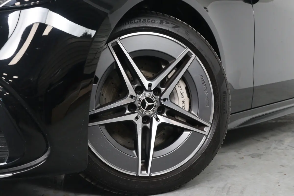 180 AMG | LED | Leder/Alcantara | Sfeerverlichting | Stoelverwarming | Burmester | Clima | Apple Carplay/ Android Auto | Cruise Adaptive | DAB | Keyless | Lichtmetalen velgen