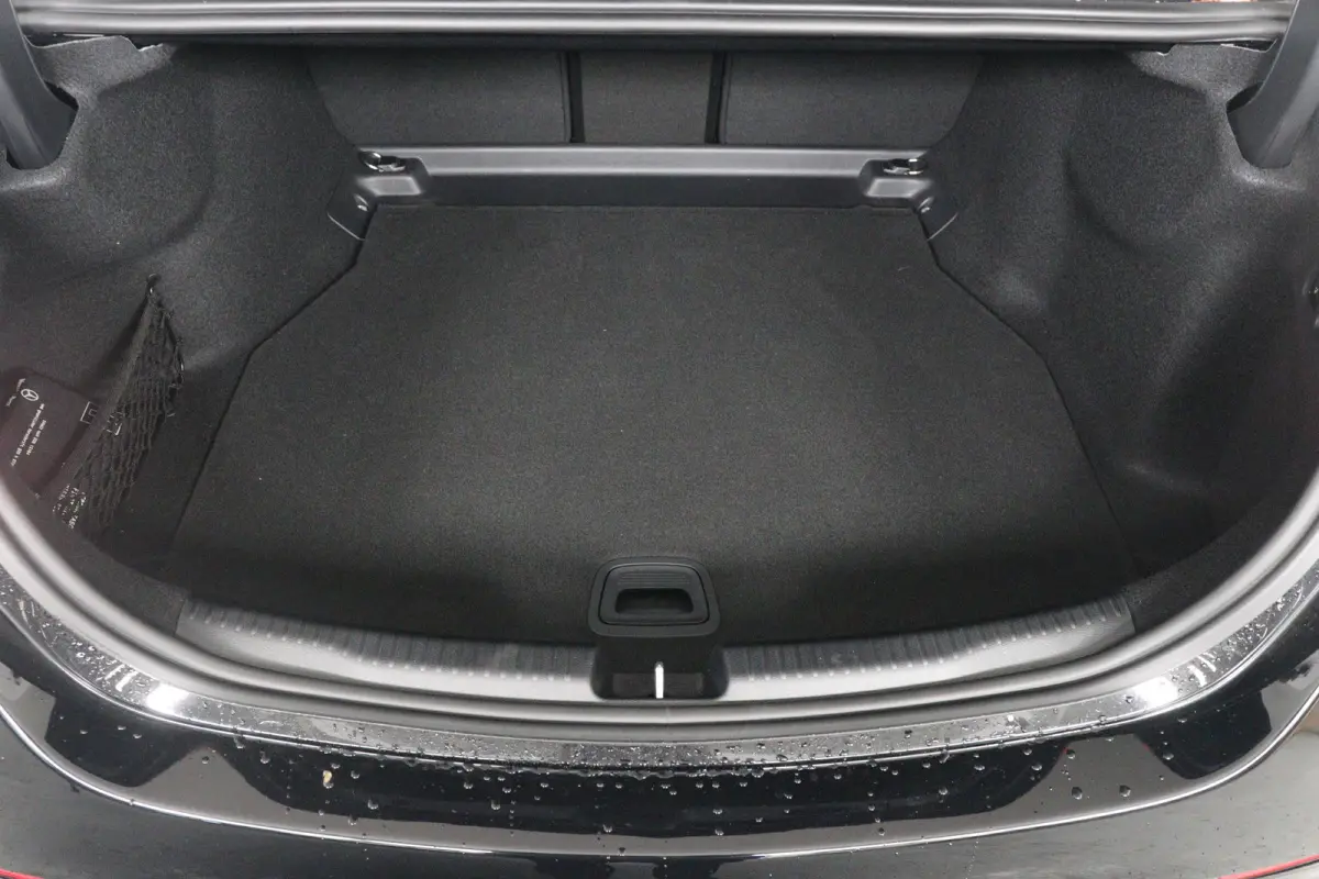 180 AMG | LED | Leder/Alcantara | Sfeerverlichting | Stoelverwarming | Burmester | Clima | Apple Carplay/ Android Auto | Cruise Adaptive | DAB | Keyless | Lichtmetalen velgen