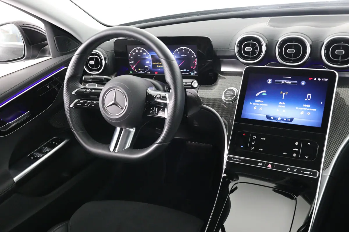 180 AMG | LED | Leder/Alcantara | Sfeerverlichting | Stoelverwarming | Burmester | Clima | Apple Carplay/ Android Auto | Cruise Adaptive | DAB | Keyless | Lichtmetalen velgen